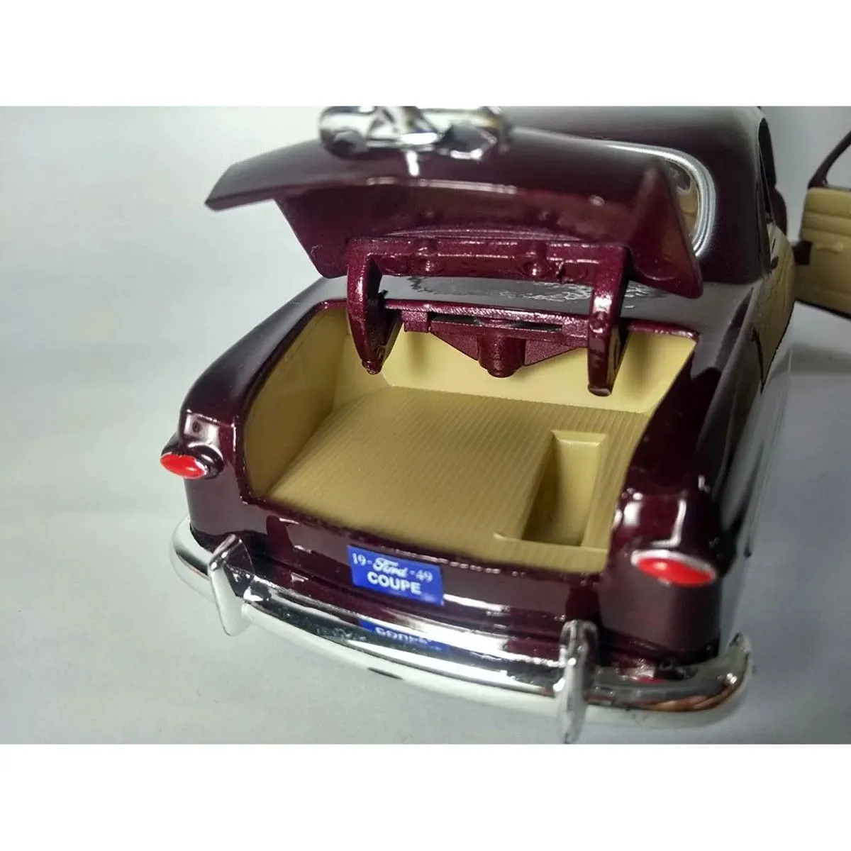 MotorMax American Classics 1949 Ford Coupe Skala 1:24 - Bilde 5